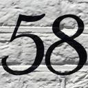 Verjaardagsafbeelding met het getal achtenvijftig (58). Gefeliciteerd met 58jaar!