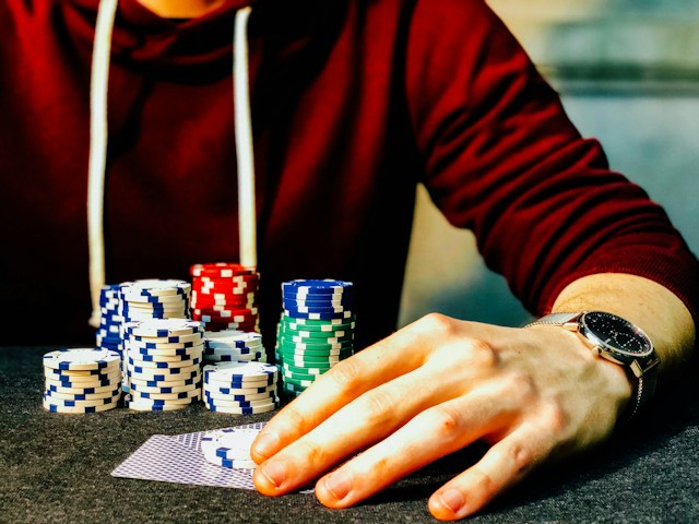 Afbeelding van een pokerspeler.